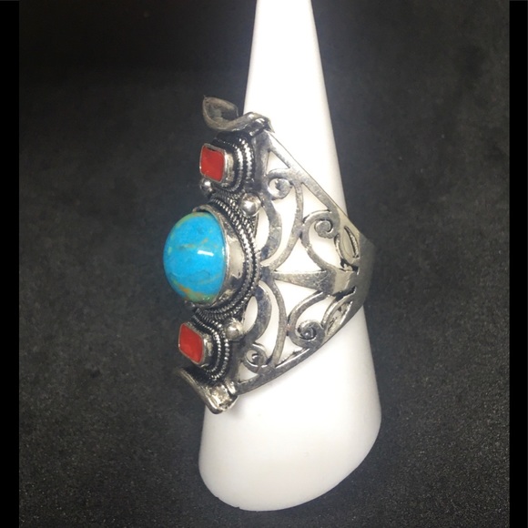 Vintage Style Turquoise Circle ⭕️ W/2Red Stones Silver Design On Both Sides Ring - Picture 3 of 4